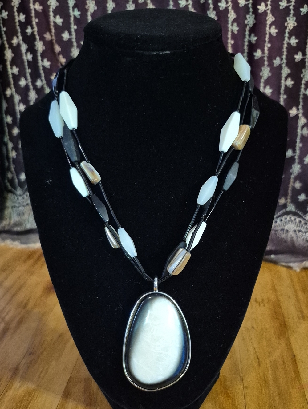 Elegant Black and White Pendant Necklace with Mother-of-Pearl Accent
